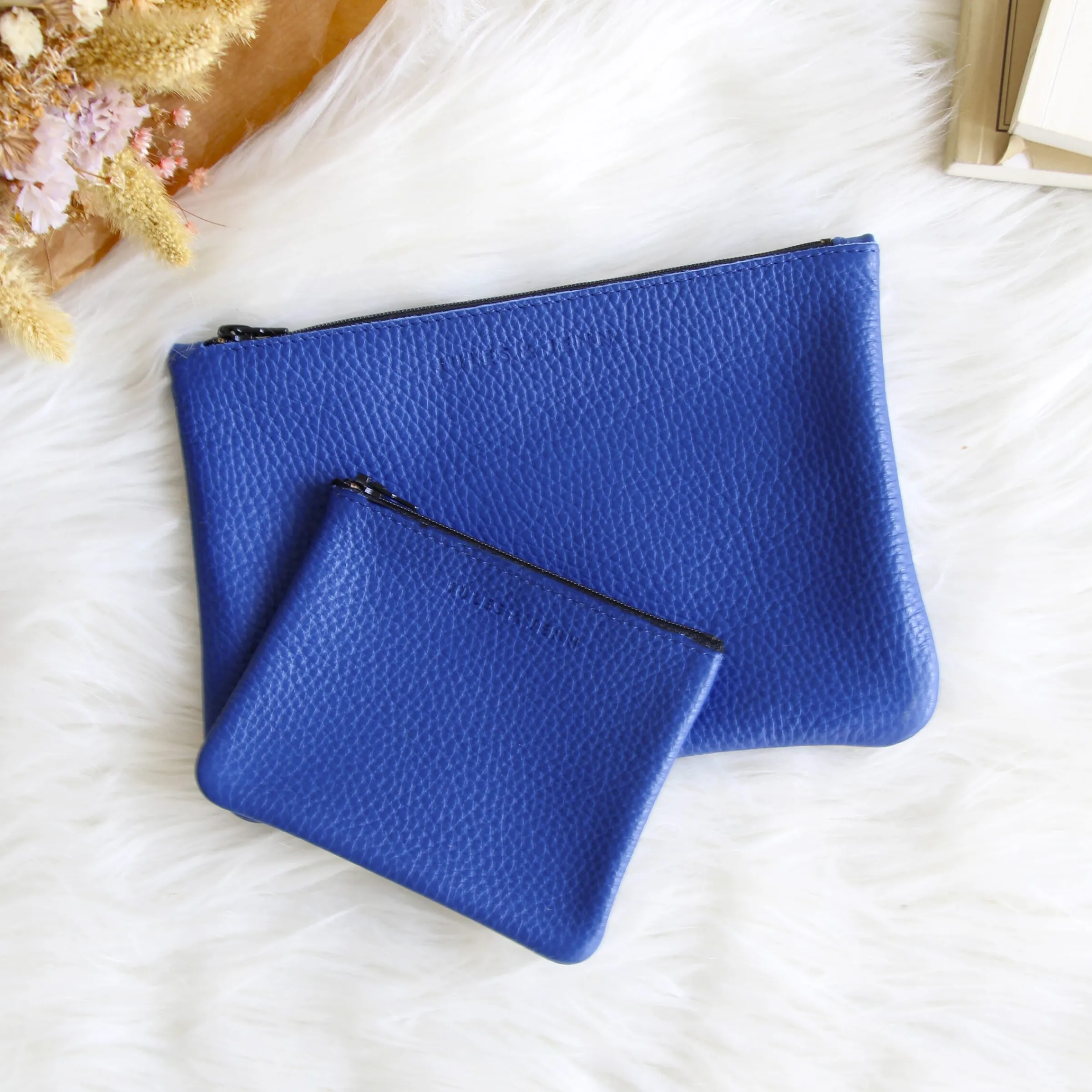 Femme JULES & JENN Dressing Recyclé | Pochettes | Pochette cuir upcyclé grainé bleu
